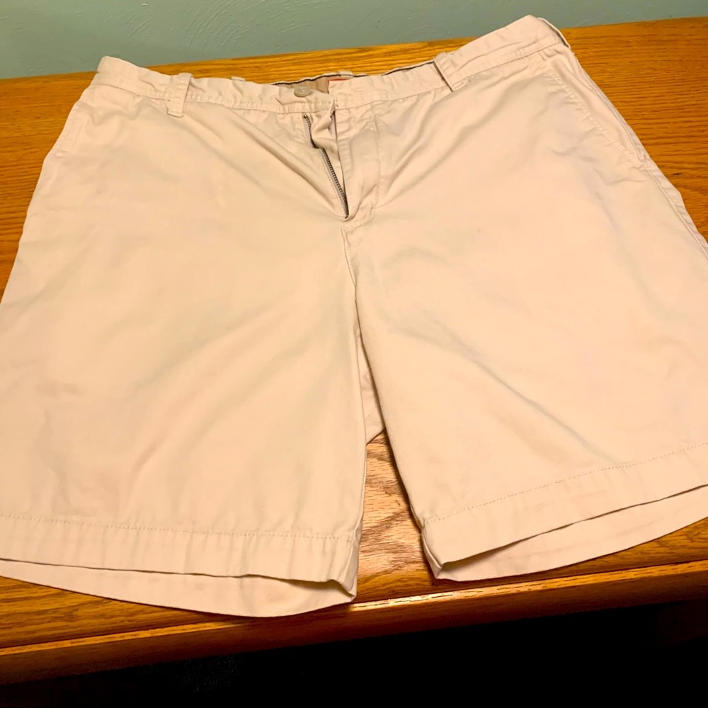 Izod Cream Colored Flat Front Shorts Waist 38